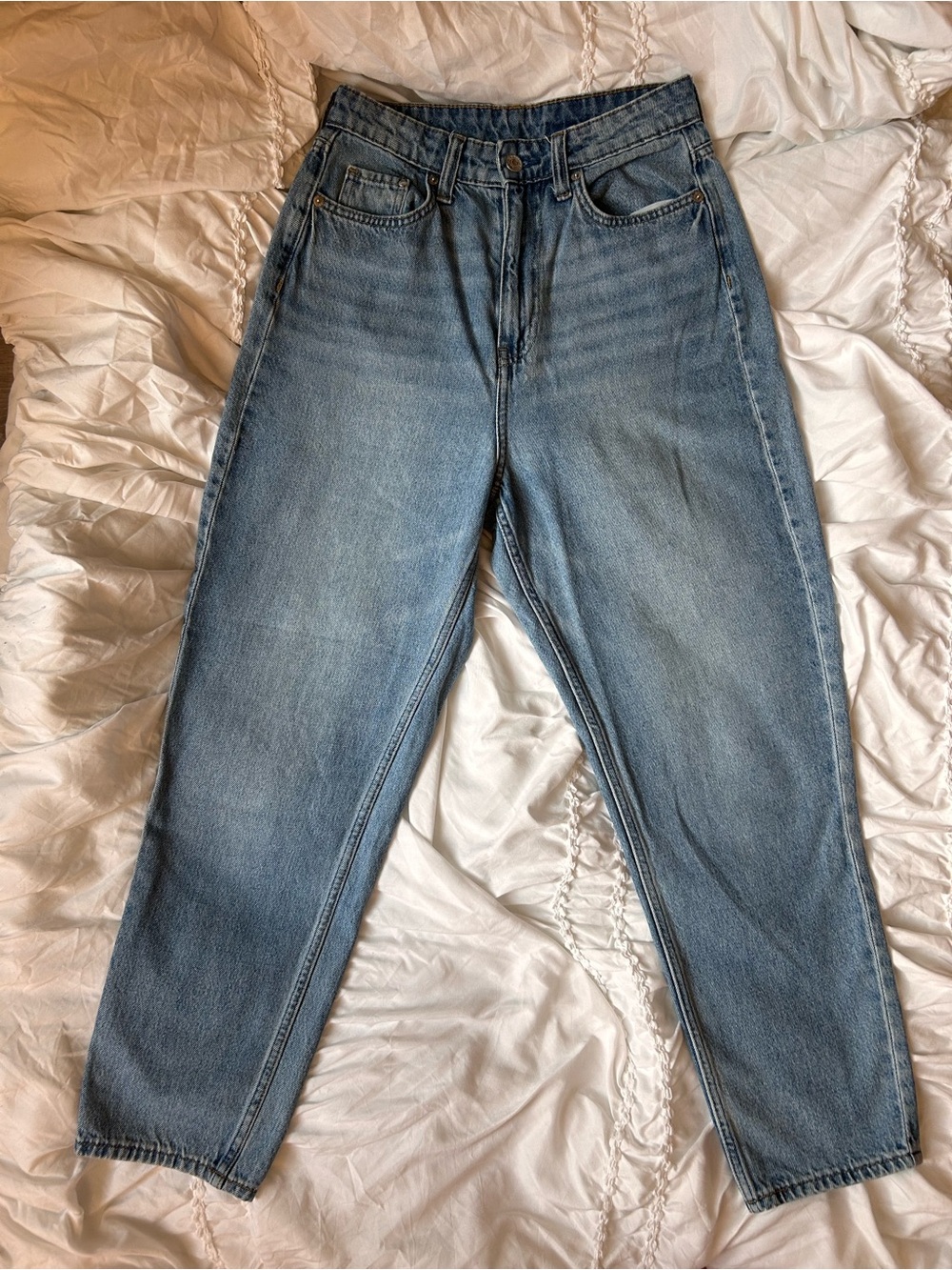 ✨ **H&M &DENIM Mom Jeans – Ultra High Waist – US 4** ✨